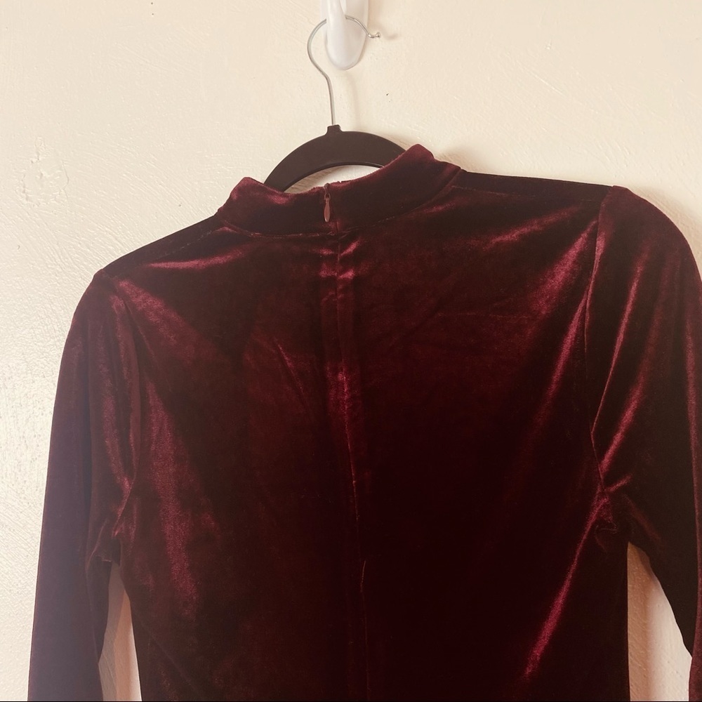 Tobi Burgundy Velvet Fitted Romper  Sz M - Picture 6 of 15